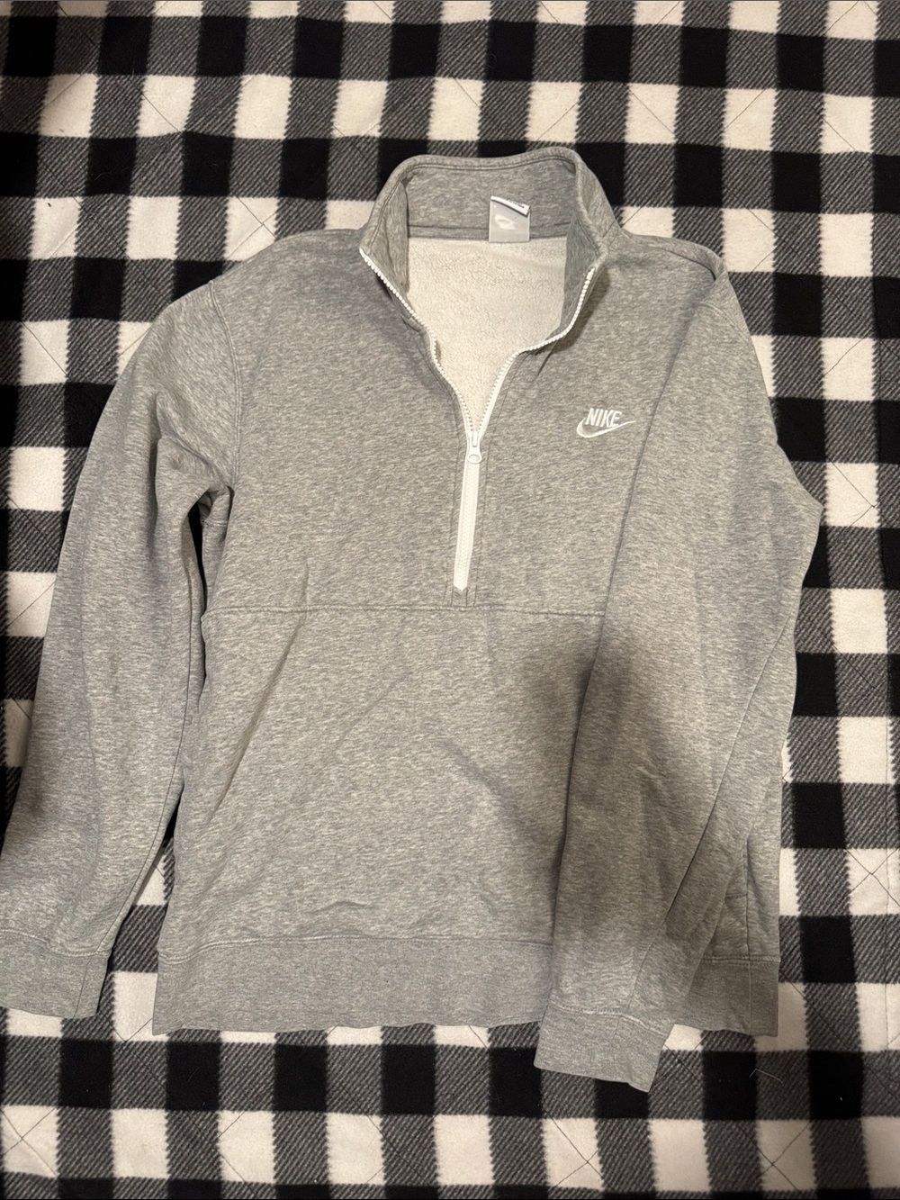Nike Men’s Light Gray Half-Zip Pullover Sweatshirt